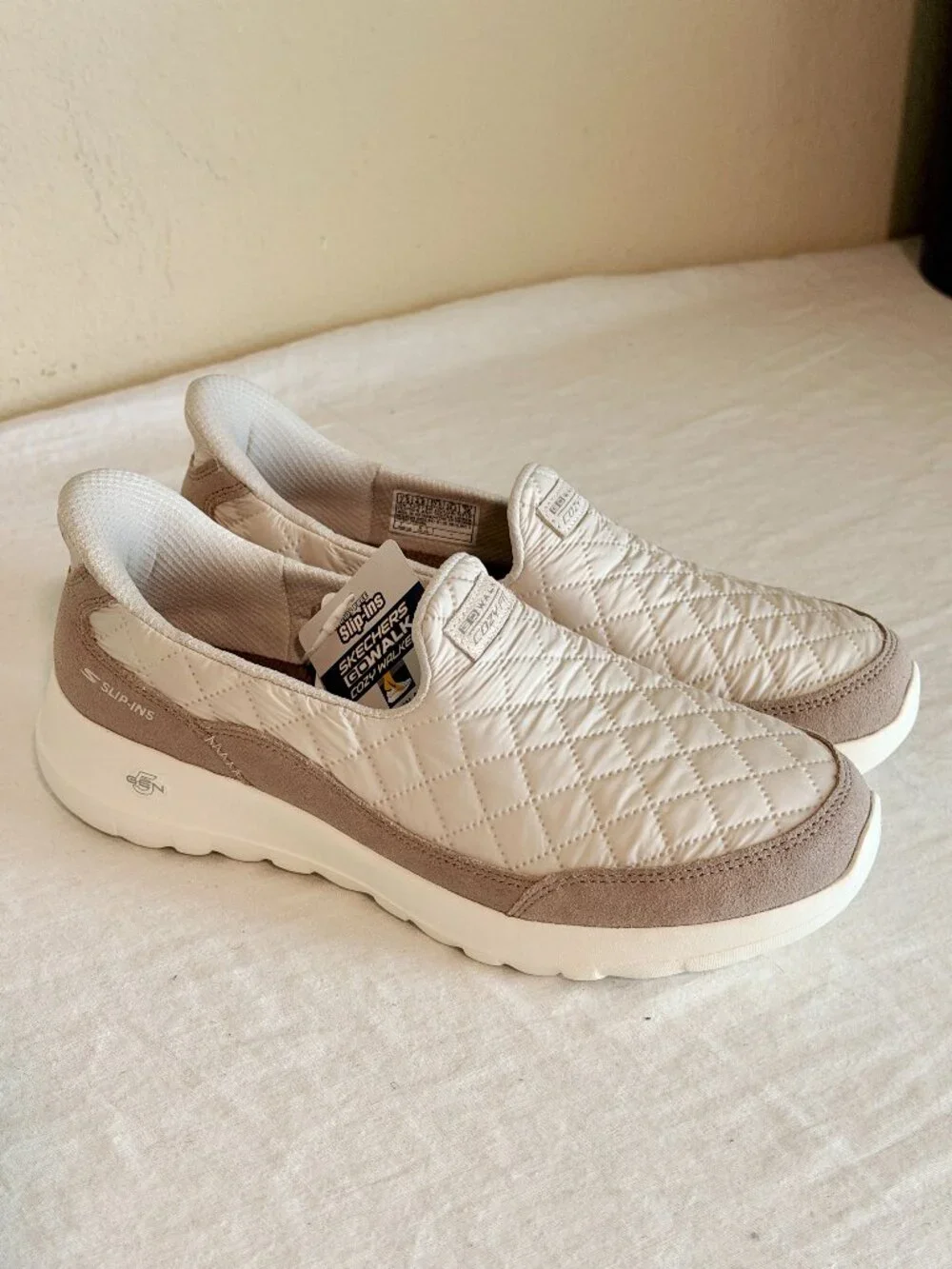 Skechers Women's Slip-ins Go Walk Joy - Cozy Fit Cozy Easy Sneaker Size 7.5 NEW